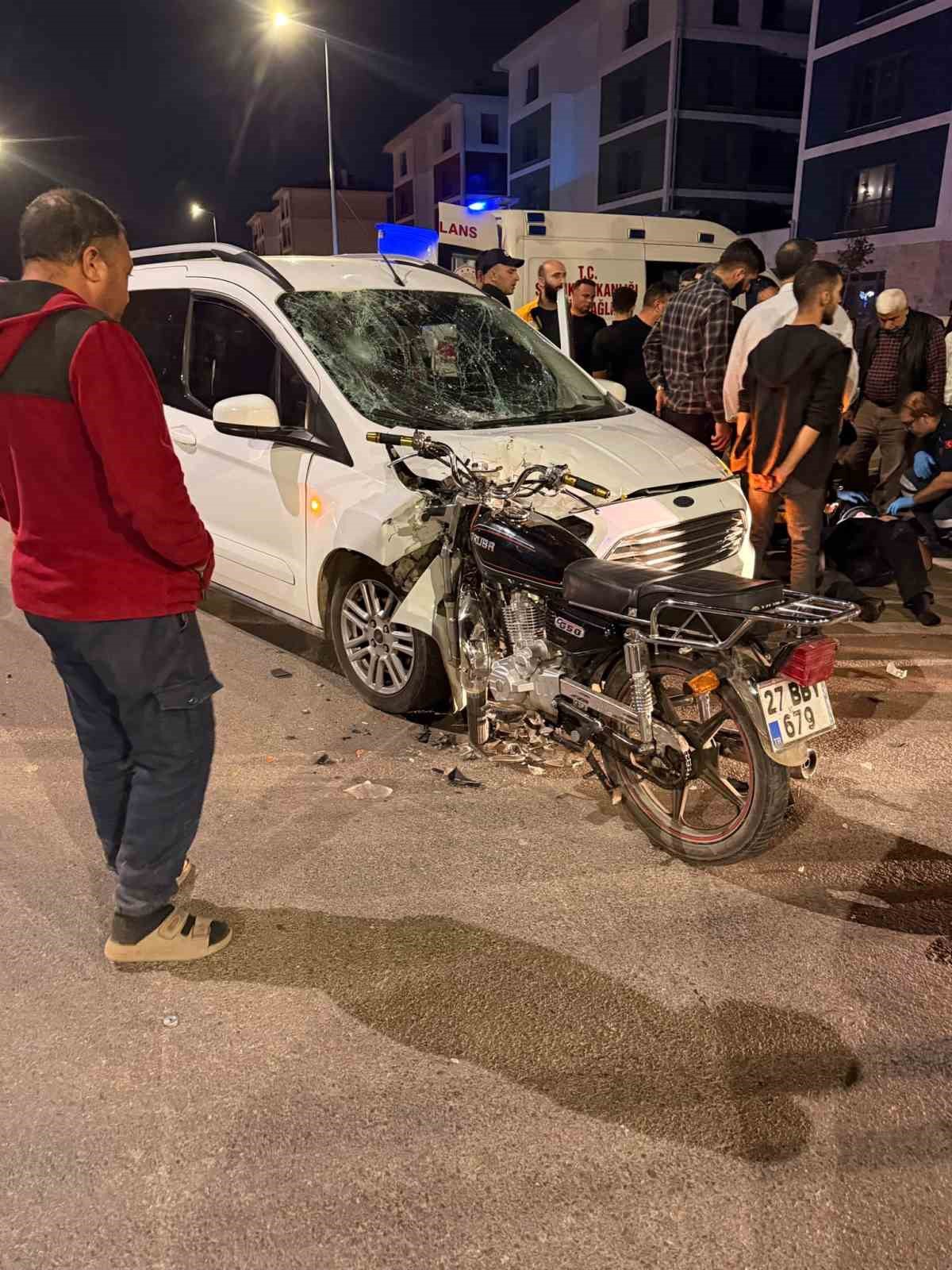 Gaziantep İslahiye'de hafif ticari araçla çarpışan motosikletin sürücüsü yaralandı