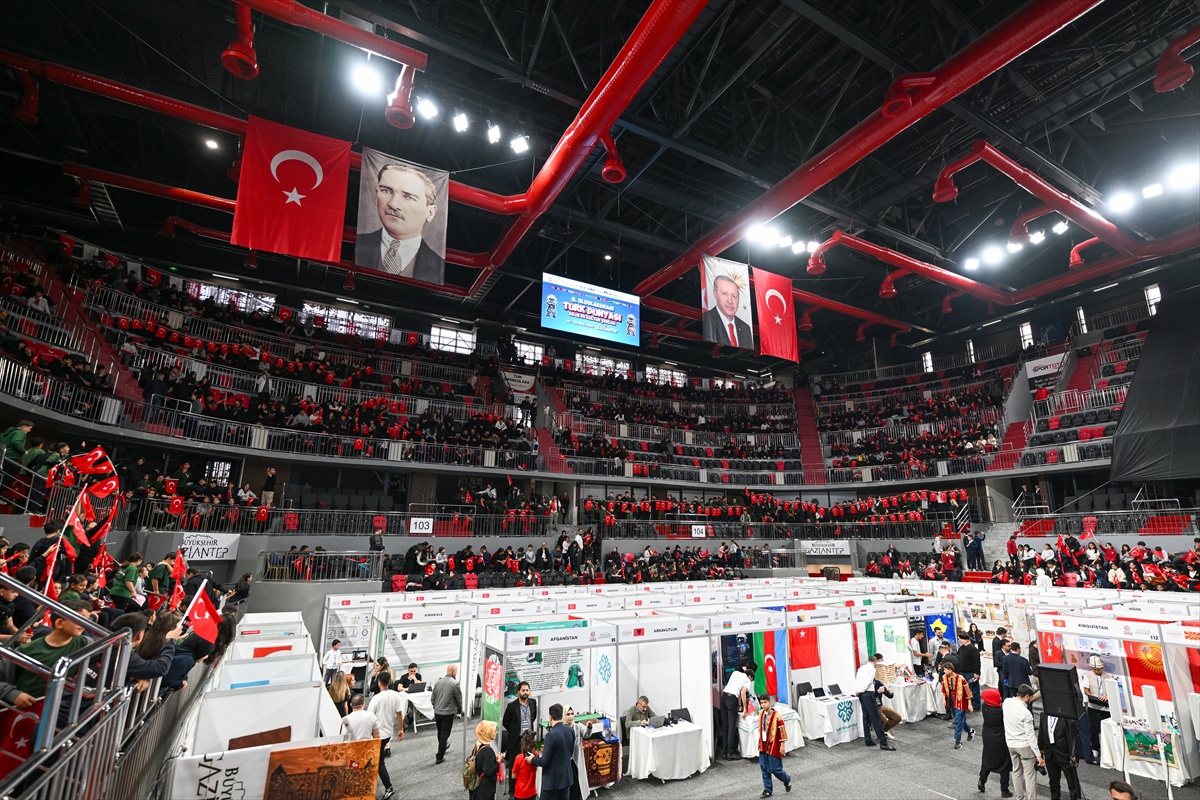 Gaziantep'te 8. Türk Dünyası Bilim ve Kültür Şenliği 30 yurt dışı öğrenciyle başladı