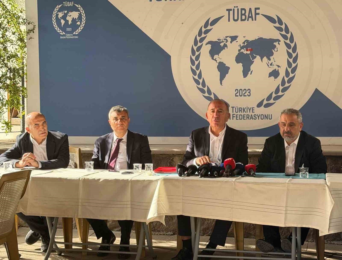 Gürsel Tekin, CHP'deki istifaları medya haberlerine ve 'gaza gelmeye' bağladı