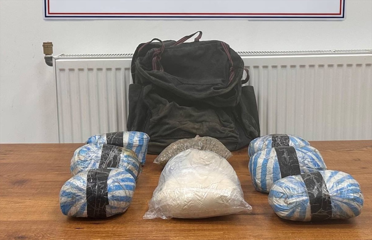 Hakkari'de jandarma aramalarında 8 kilo 846 gram uyuşturucu ele geçirildi