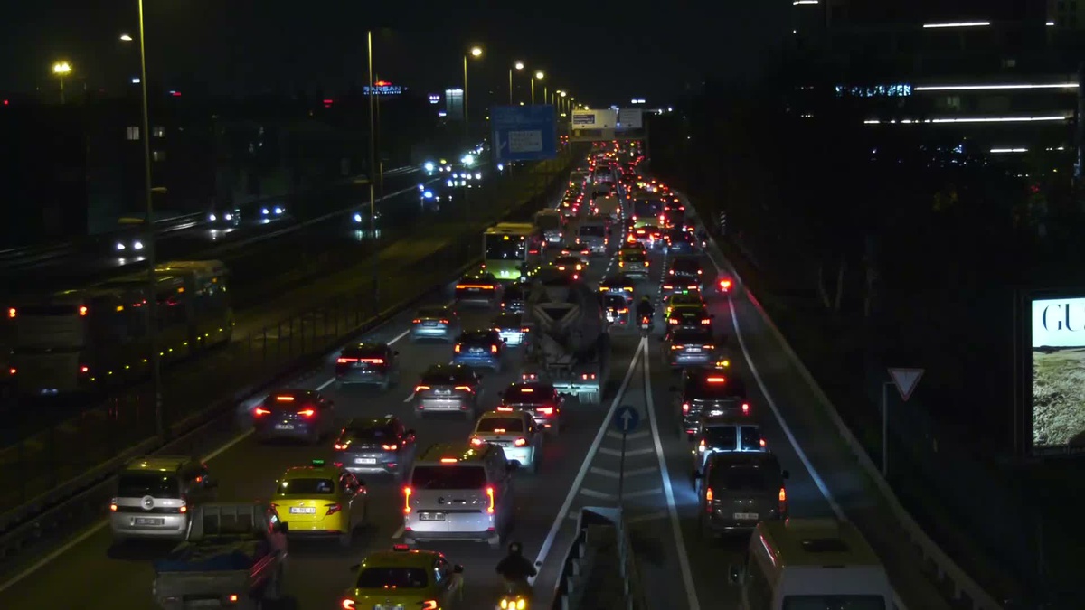 İstanbul'da akşam maç trafiği 18.30 sıralarında yüzde 74'e ulaştı