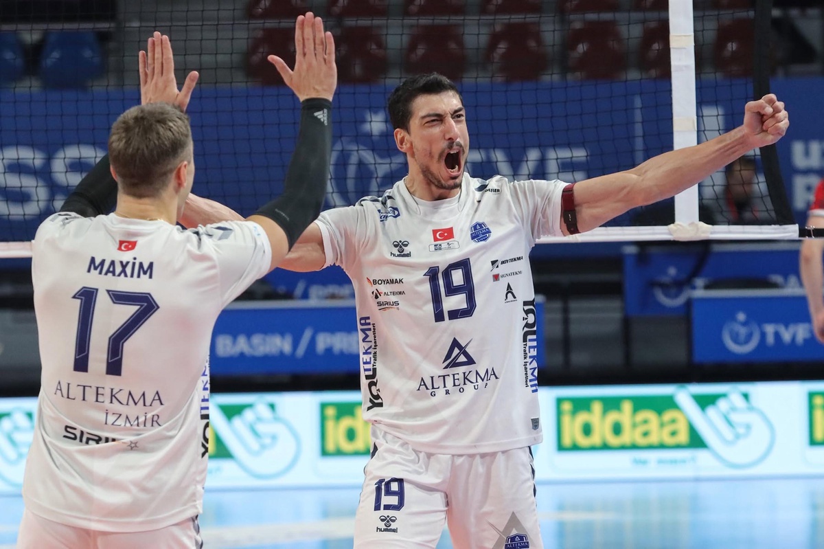 İzmir Atatürk Voleybol Salonu'nda Altekma yarın Halkbank'ı ağırlayacak
