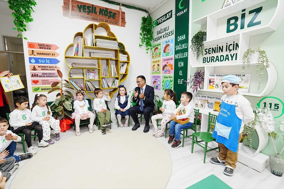 İzmir'de Gazi Umurbey Anaokulu'nda sağlıklı yaşam için Yeşilay köşesi oluşturuldu