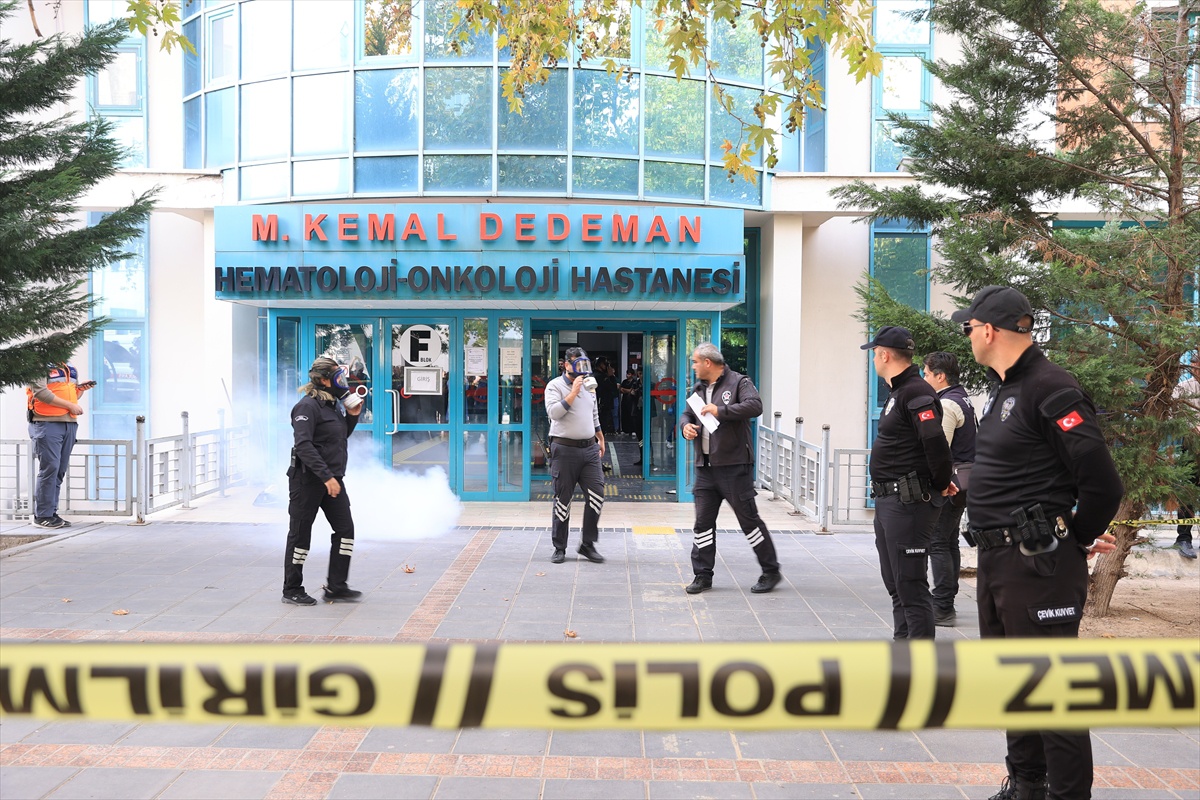 Kayseri'de ERÜ Onkoloji Hastanesi'nde 6,5'luk deprem ve yangın tatbikatı yapıldı