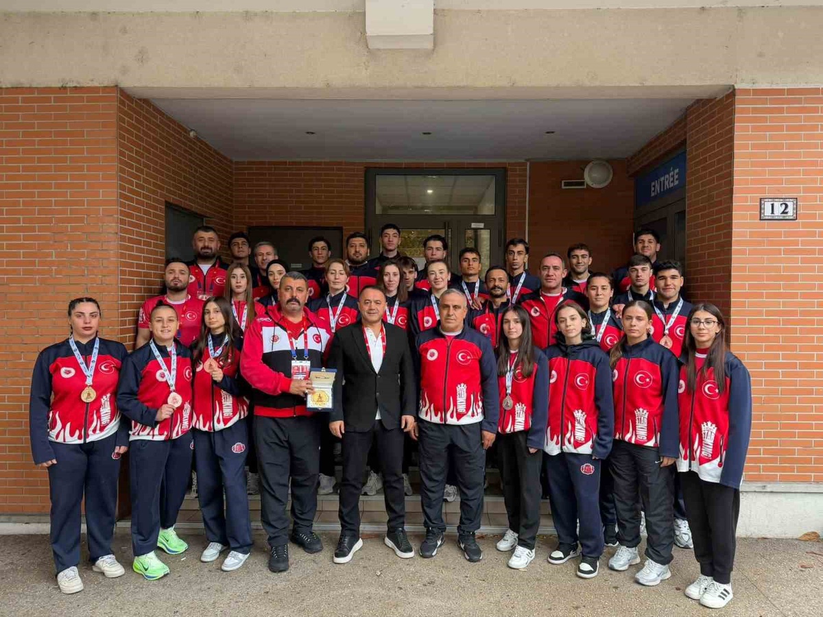 Kayserili 3 milli muaythai sporcusu Paris'te gümüş madalyayla Avrupa ikincisi oldu