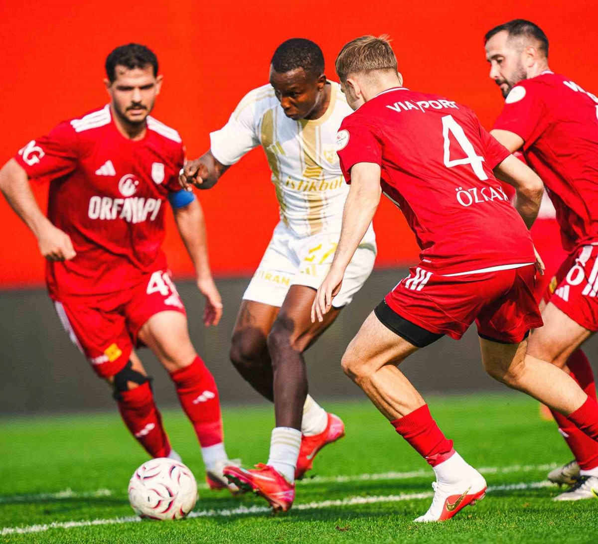 Kayserispor son 2 lig maçında 4 puan kaybederek liderliği Bursaspor'a kaptırdı