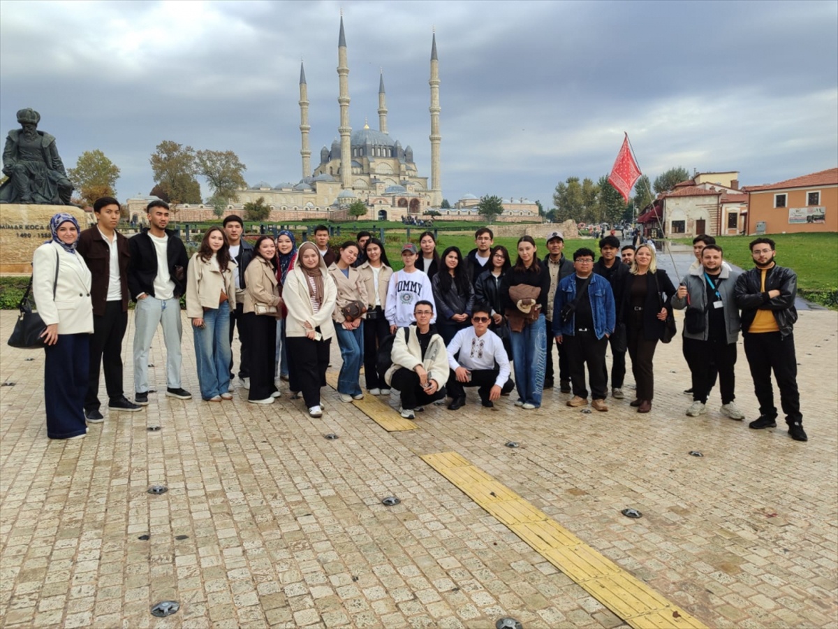 Kırklareli Üniversitesindeki uluslararası öğrenciler Edirne'de tarihi yerleri gezdi
