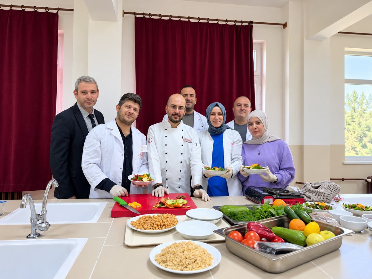 Ladik'te öğretmenler sağlıklı yemek tariflerini uygulamalı öğrendi