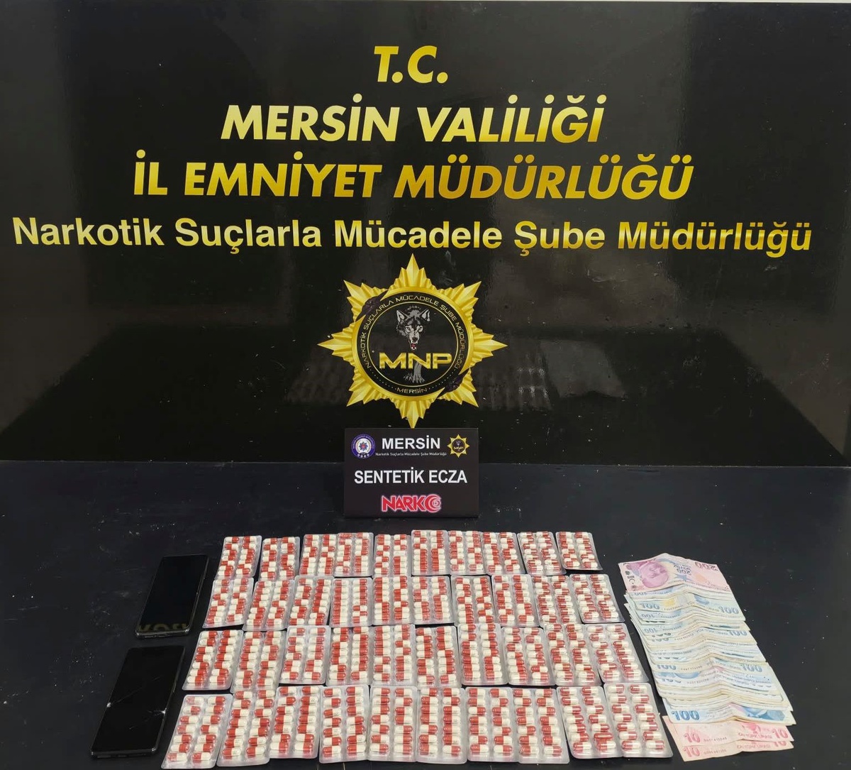 Mersin'de sokak satıcılarına operasyon düzenlendi, 4 şüpheli tutuklandı