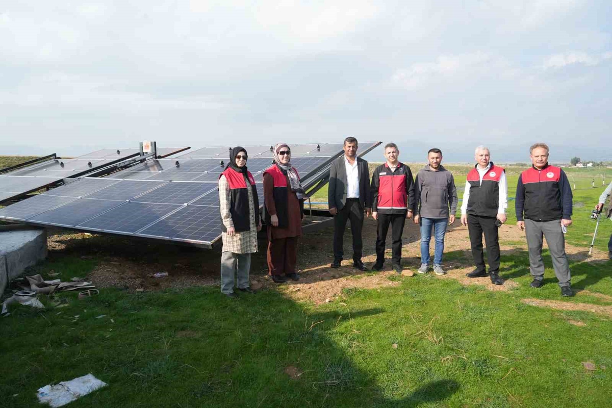 Muş Kızılağaç'ta güneş enerjili sulama sistemiyle çiftçinin yakıt maliyeti sıfırlandı