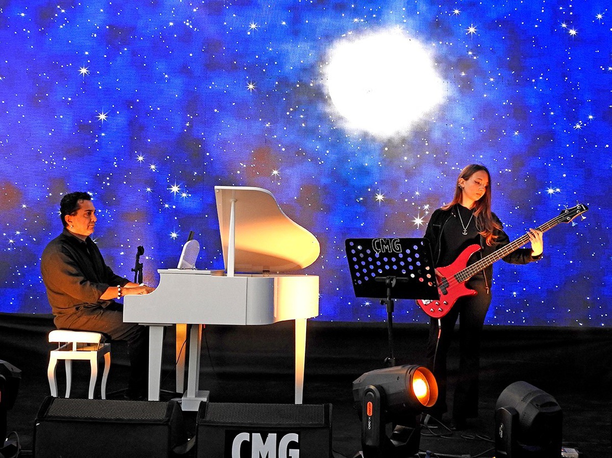 Mustafa Boran Durgun, festivalde Çeşme'de bestelediği eserleri seslendirdi