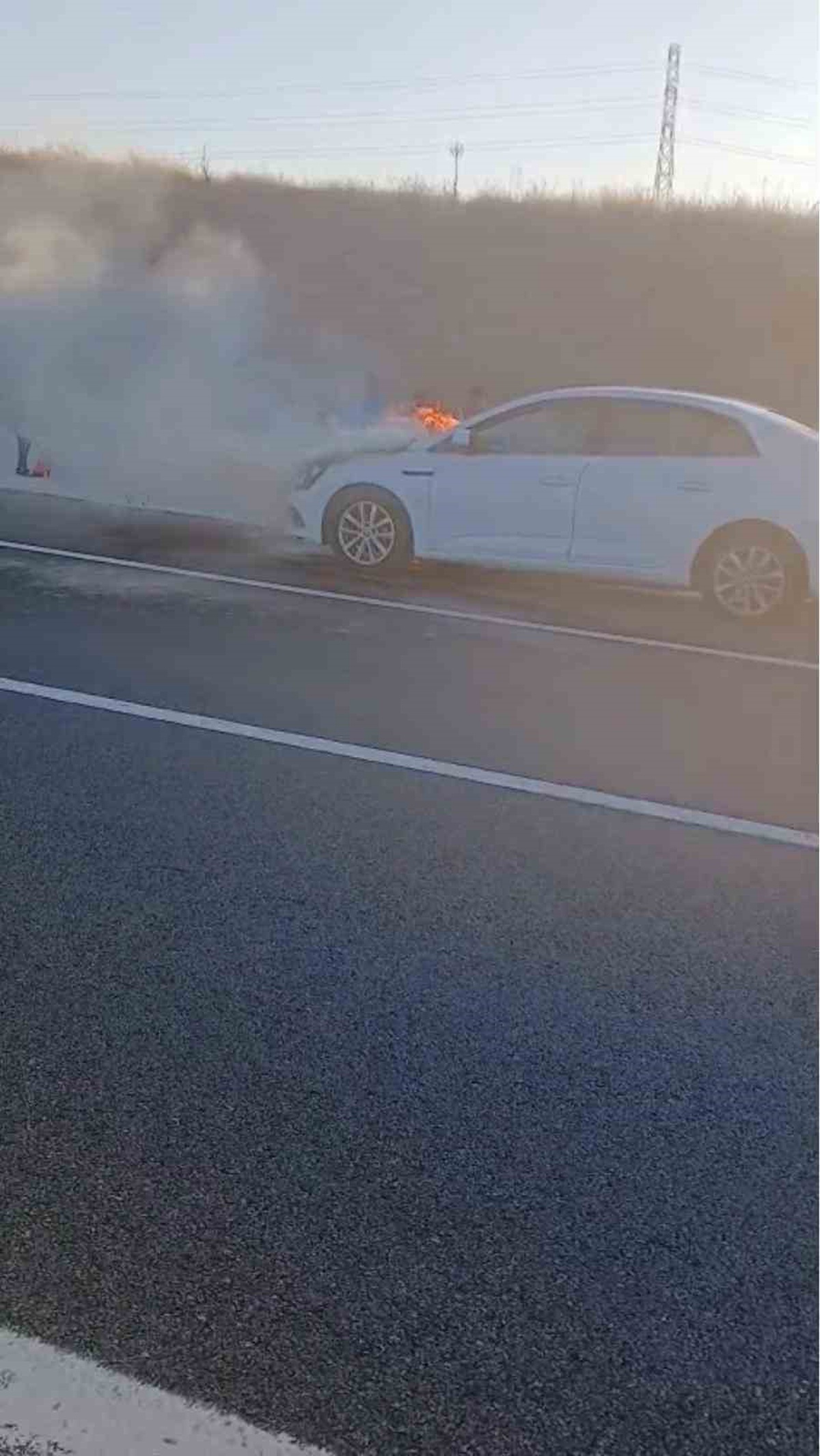 Nevşehir Güney Çevre Yolu'nda alev alan otomobil itfaiye ekiplerince söndürüldü