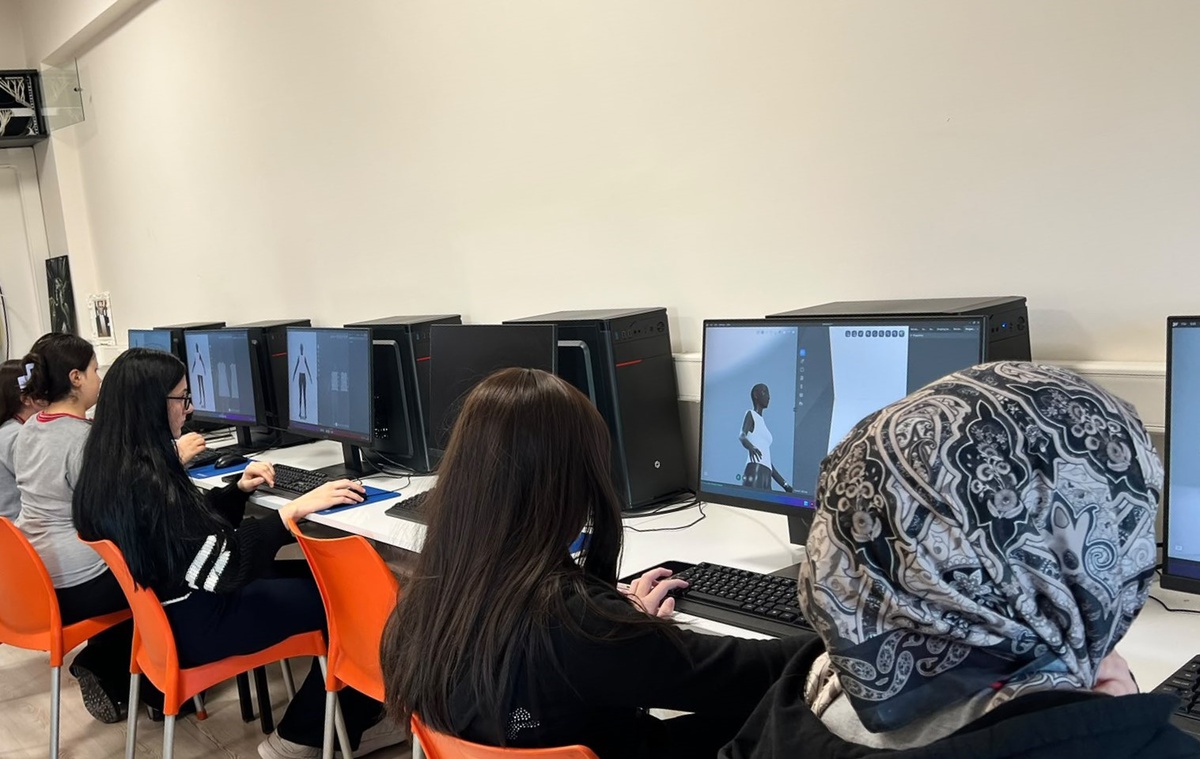 OKA destekli projede Tokat'ta 30 kız öğrenciye dijital moda eğitimi verildi