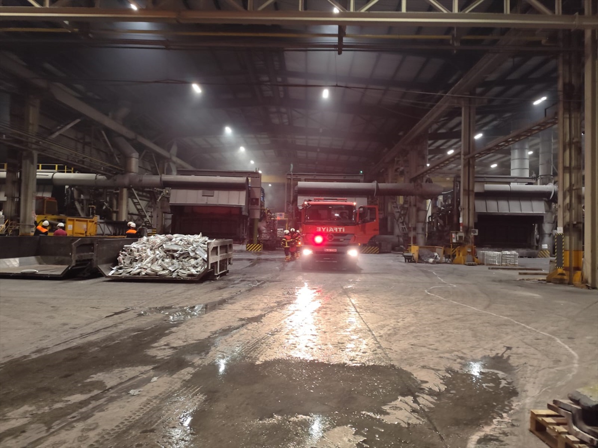 Sakarya Akyazı'da alüminyum fabrikasında yangında yaralanan işçi hayatını kaybetti
