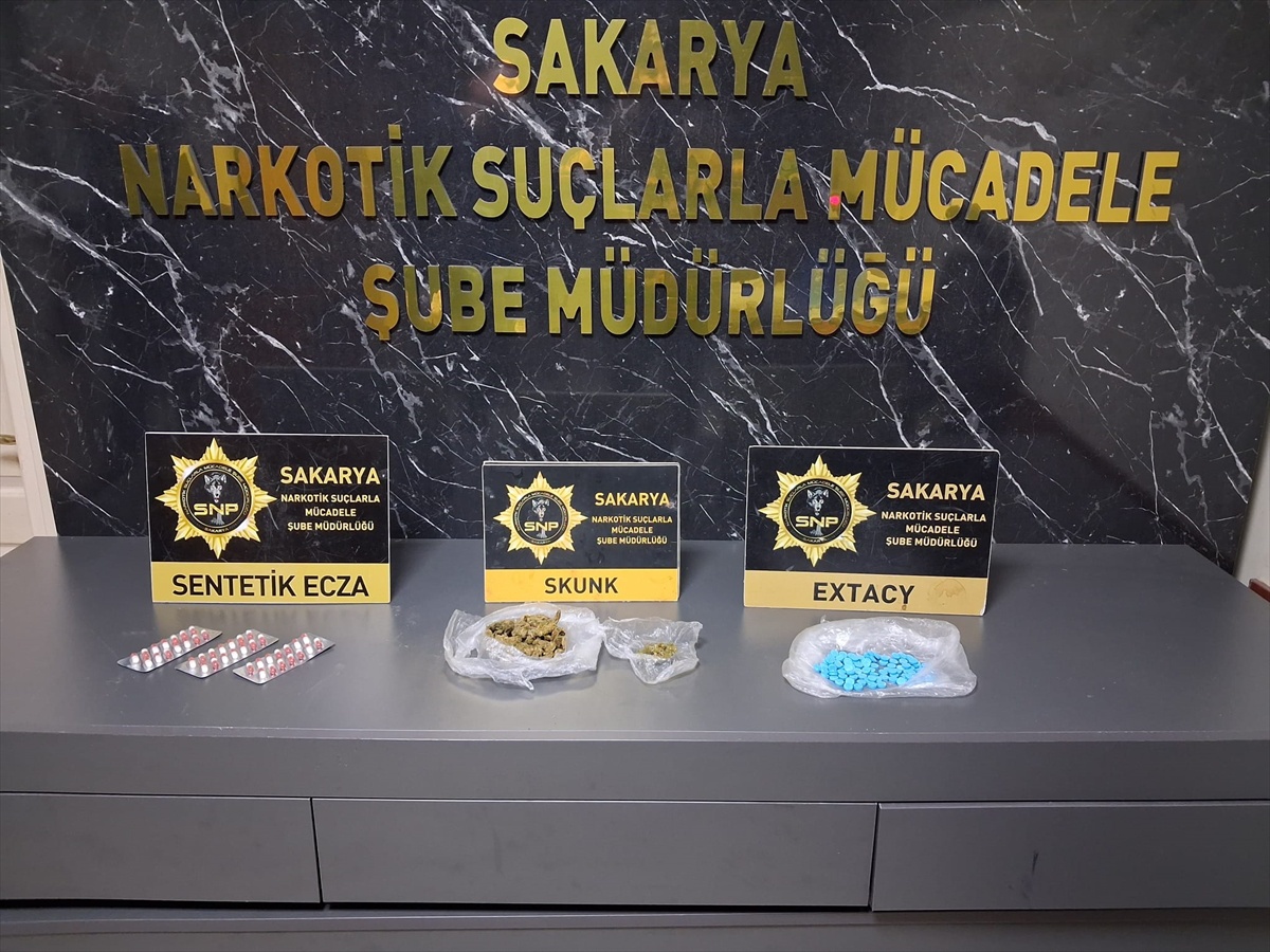Sakarya'da 527 gram sentetik uyuşturucu ele geçirildi, 3 zanlı tutuklandı
