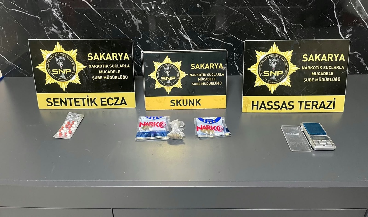 Sakarya'da polisin 2 adrese düzenlediği uyuşturucu operasyonunda 3 kişi tutuklandı