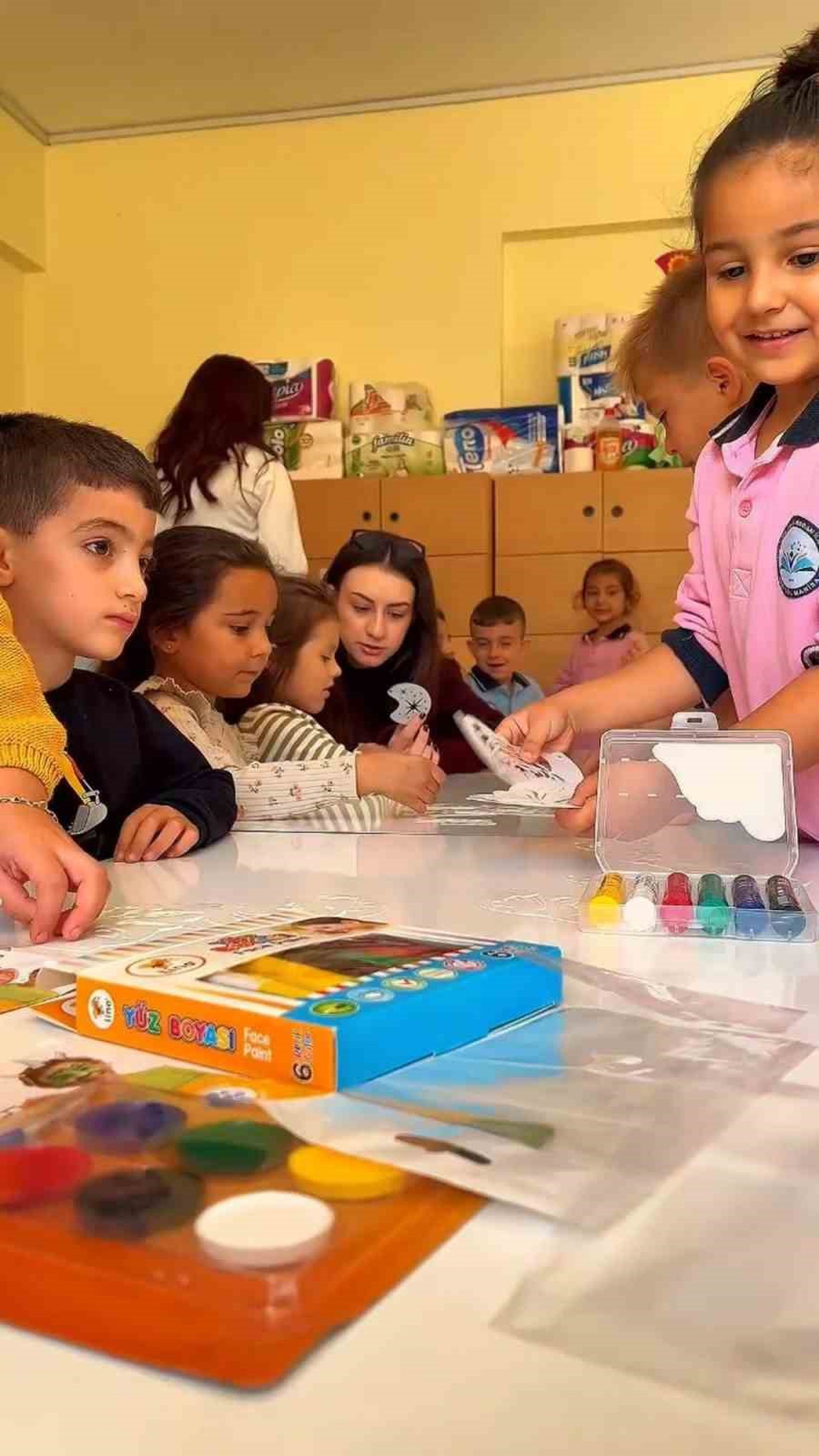 Sarıgöl'de Üniversiteliler Çocuklarla Buluştu