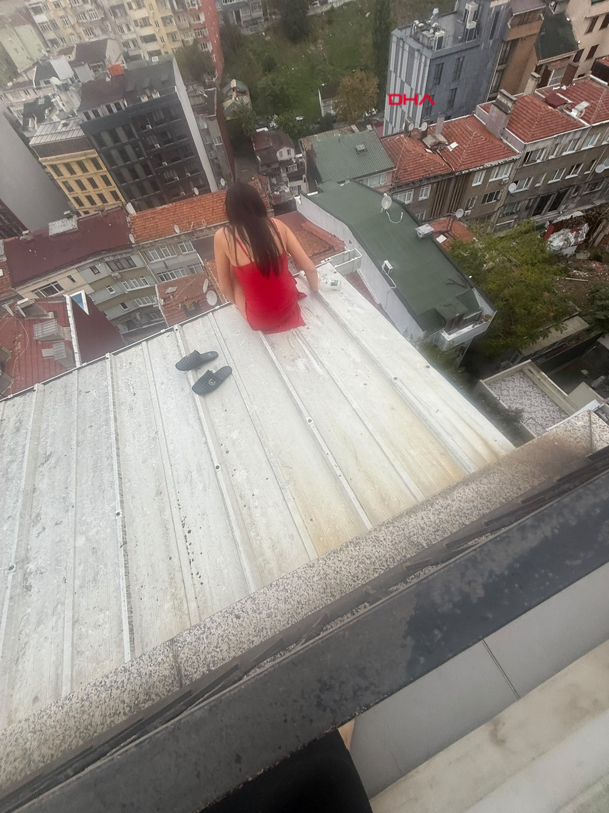 Şişli'de çatıdan düşen kadının son fotoğrafı ortaya çıktı, iki kişi gözaltına alındı