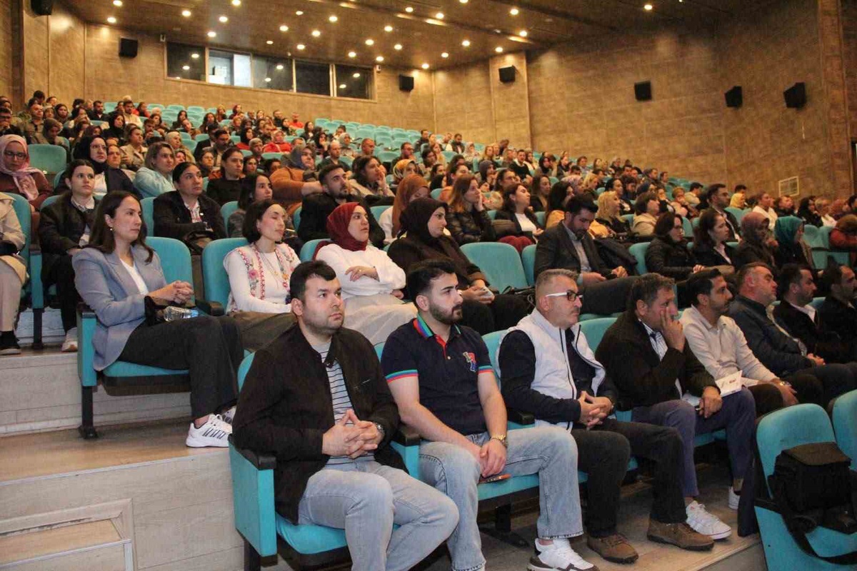 Tekirdağ AFAD, Aile ve Sosyal Hizmetler personeline ilk 72 saati anlattı