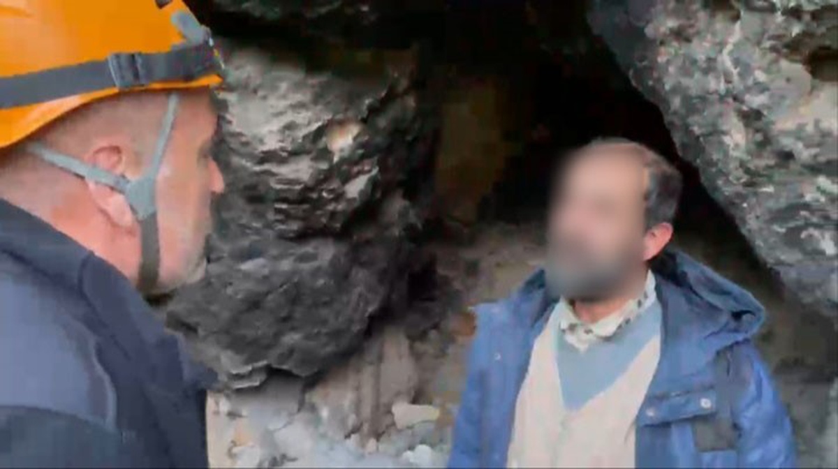 Uludağ'da mağaraya sığınan yaşlı adama dağcılar battaniye ve yiyecek ulaştırdı