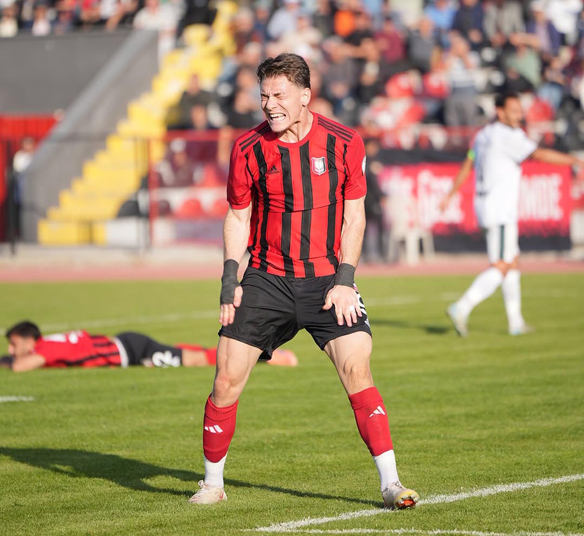 Uşakspor'da taraftar tepkisine rağmen Necip Emre Yılmaz görevde kaldı