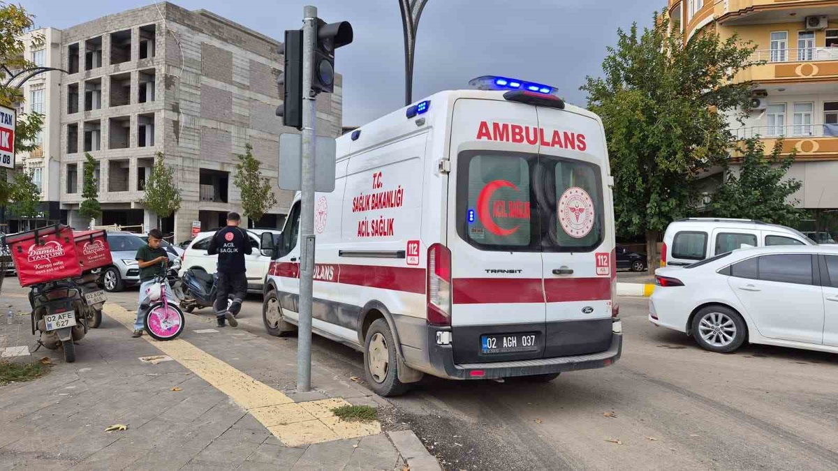 Adıyaman'da iddiaya göre devrilen motosikletin sürücüsü yaralandı