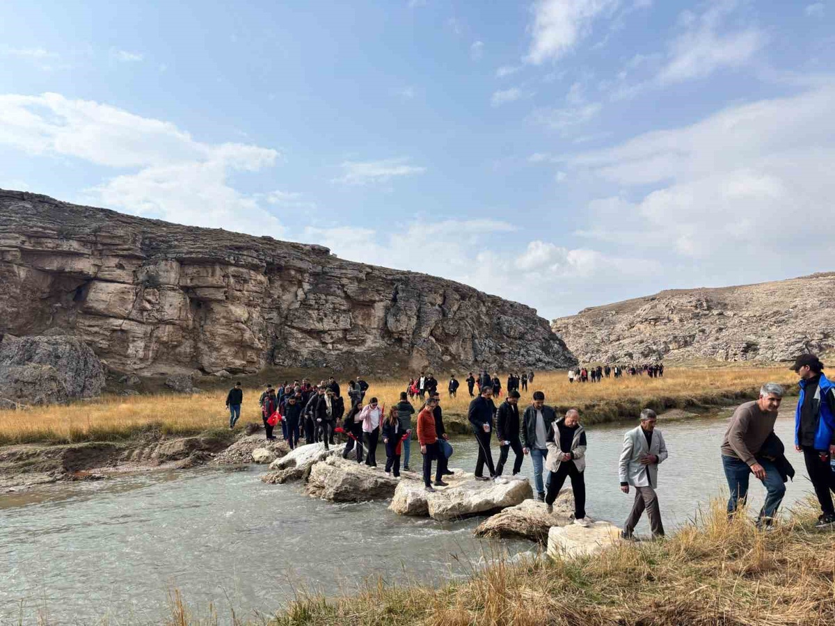 Ağrı Diyadin'de 4. kanyon yürüyüşüne 5 bini aşkın kişi katıldı