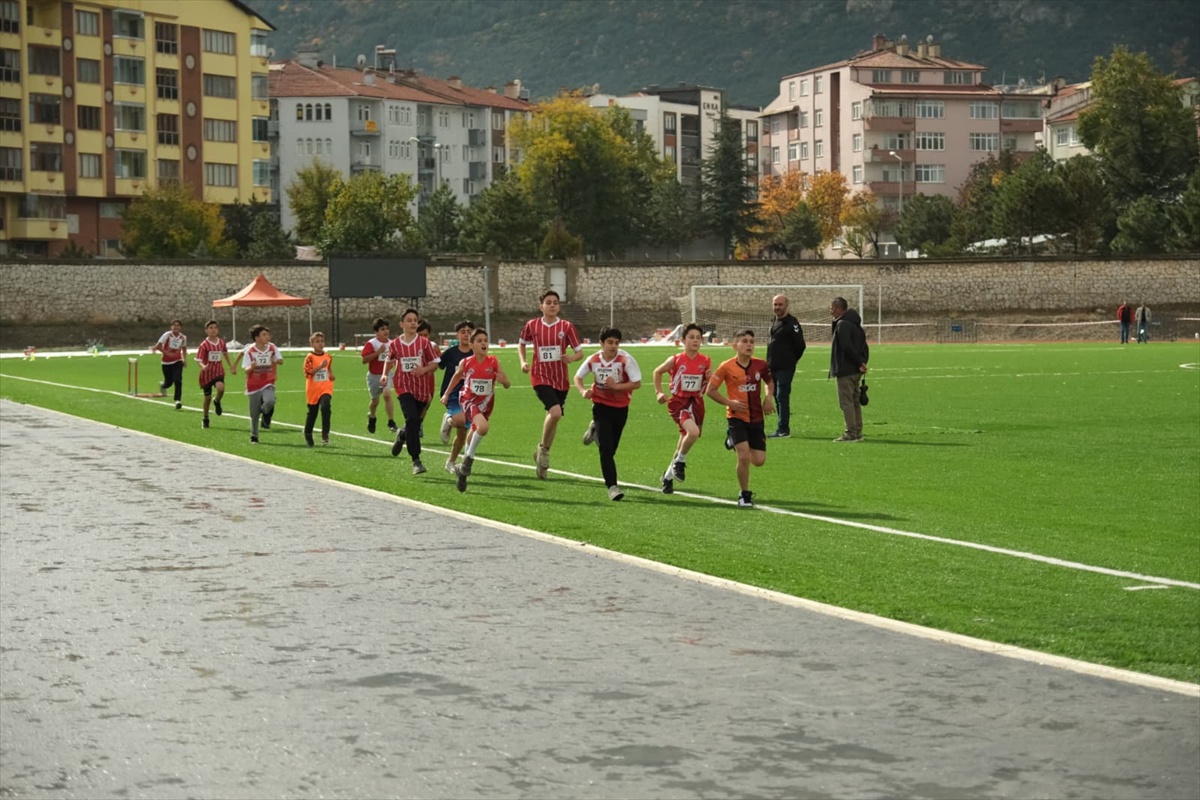 Akşehir'de Zekai Baloğlu Atletizm Yarışması'nda 42 sporcu madalya aldı