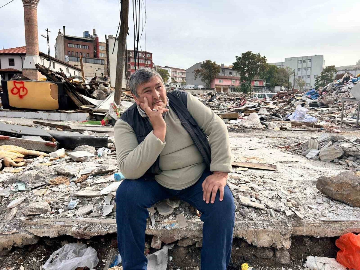 Altındağ'da 150 yıllık İtfaiye Meydanı'nda yıkım esnafı mağdur etti
