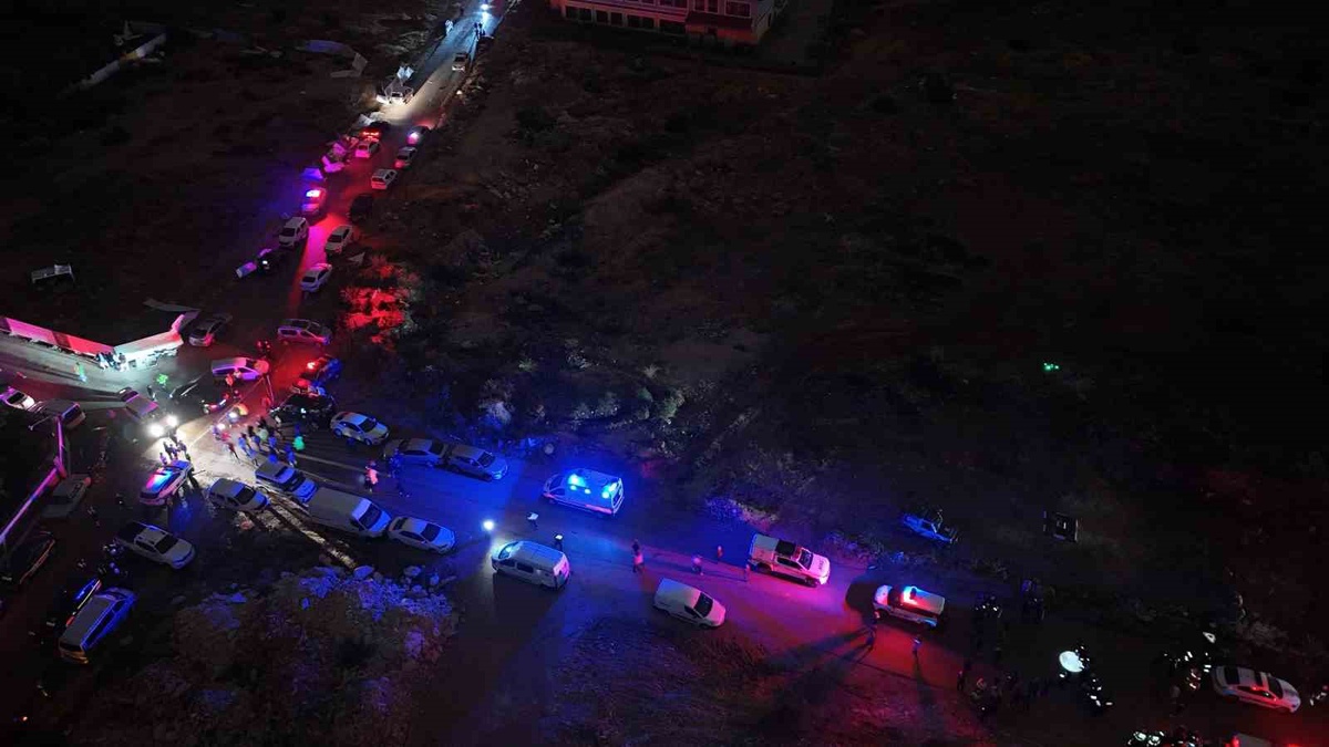Antalya'da hortum konteynerleri vurdu, ölü sayısı 4 oldu, bir işçi hayata döndü