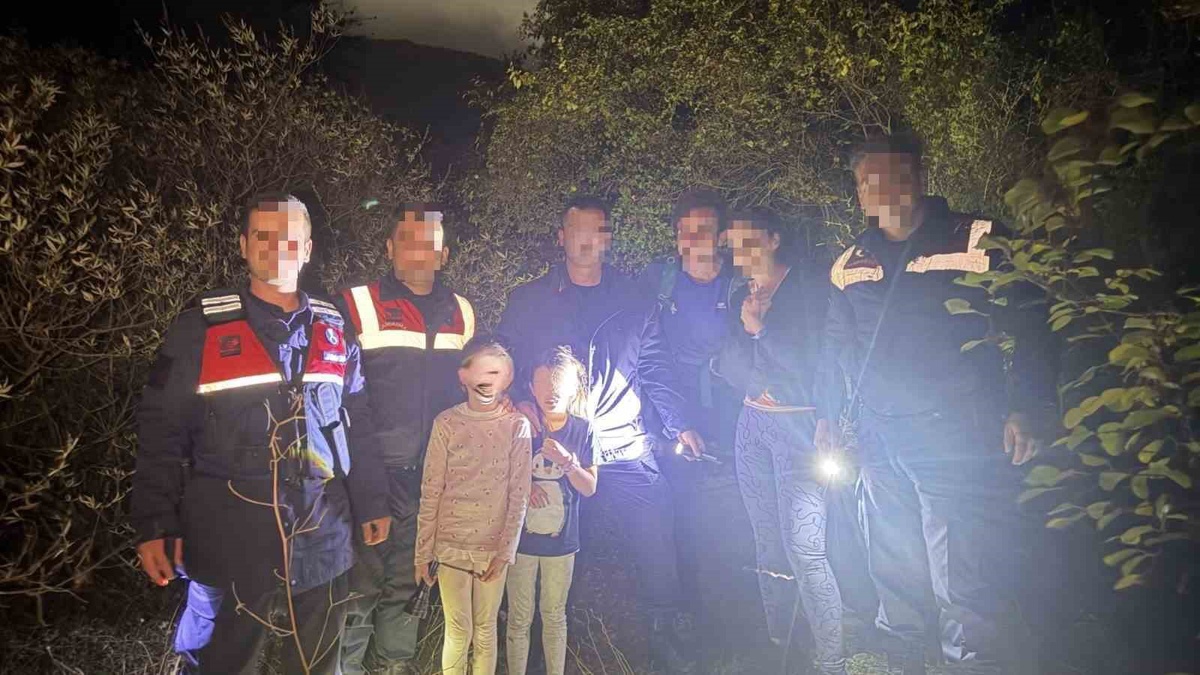 Aydın Kuşadası'nda kaybolan 4 kişilik yabancı aile jandarma ekiplerince bulundu