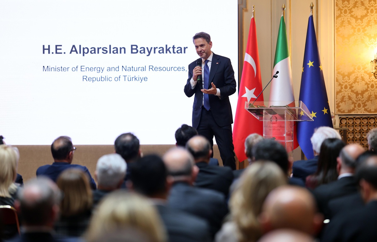 Bakan Bayraktar: Türkiye 2053 yılında karbon nötr bir ekonomi olacak