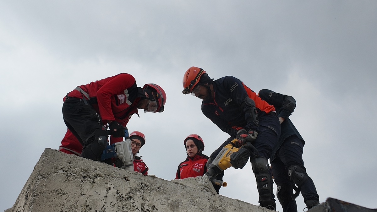Bingöl'de 7 üzeri deprem senaryolu tatbikata 170 personel katıldı