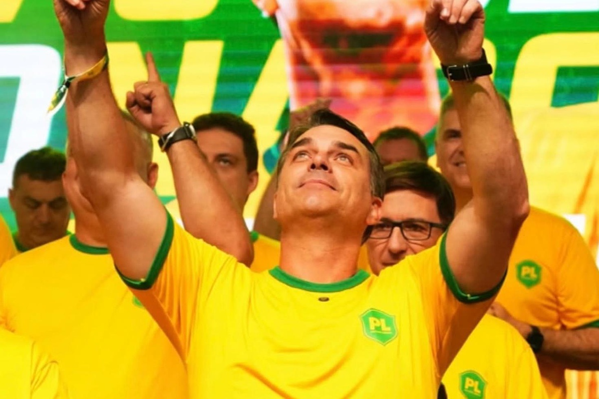 Brezilya'da işler karışıyor: Başkan adayı Flávio Bolsonaro’nun pasaportlarına el konuldu, ülkeden çıkışı yasaklandı