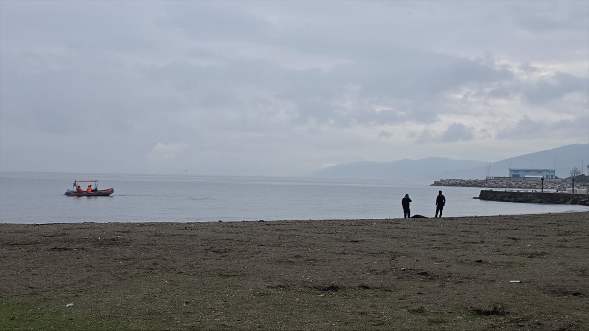 Bursa Mudanya'da sahilde bulunan erkek cesedi Adli Tıp morguna kaldırıldı