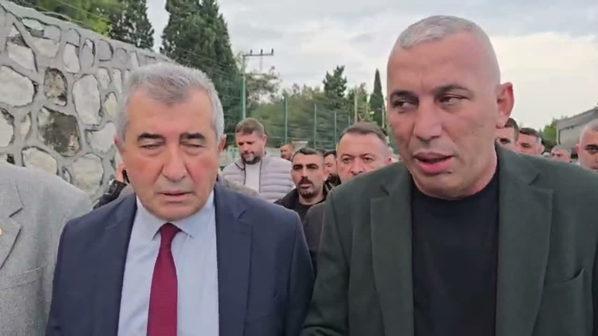 CHP'li Sara&ccedil;, Soma'dan Ankara'ya Y&uuml;r&uuml;yen Madencilere Destek Verdi