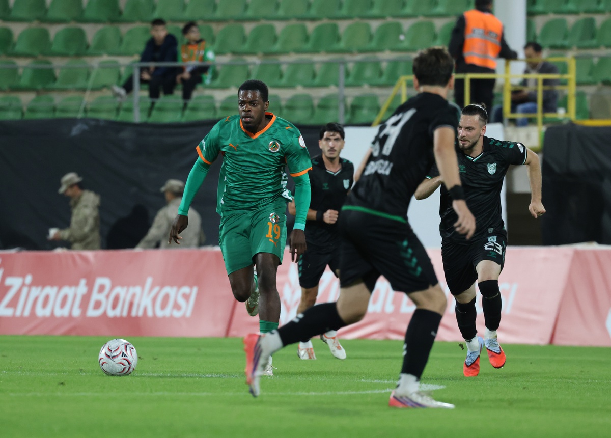 Corendon Alanyaspor, Ziraat Türkiye Kupası'nda 12 Bingölspor'u 4-1 mağlup etti