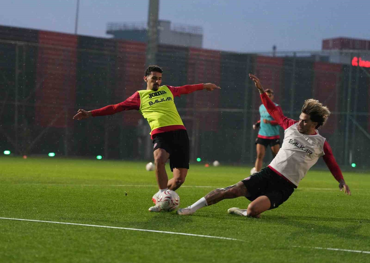 Çorum FK, Erzurumspor FK maçı öncesi Burak Yılmaz yönetiminde antrenman yaptı
