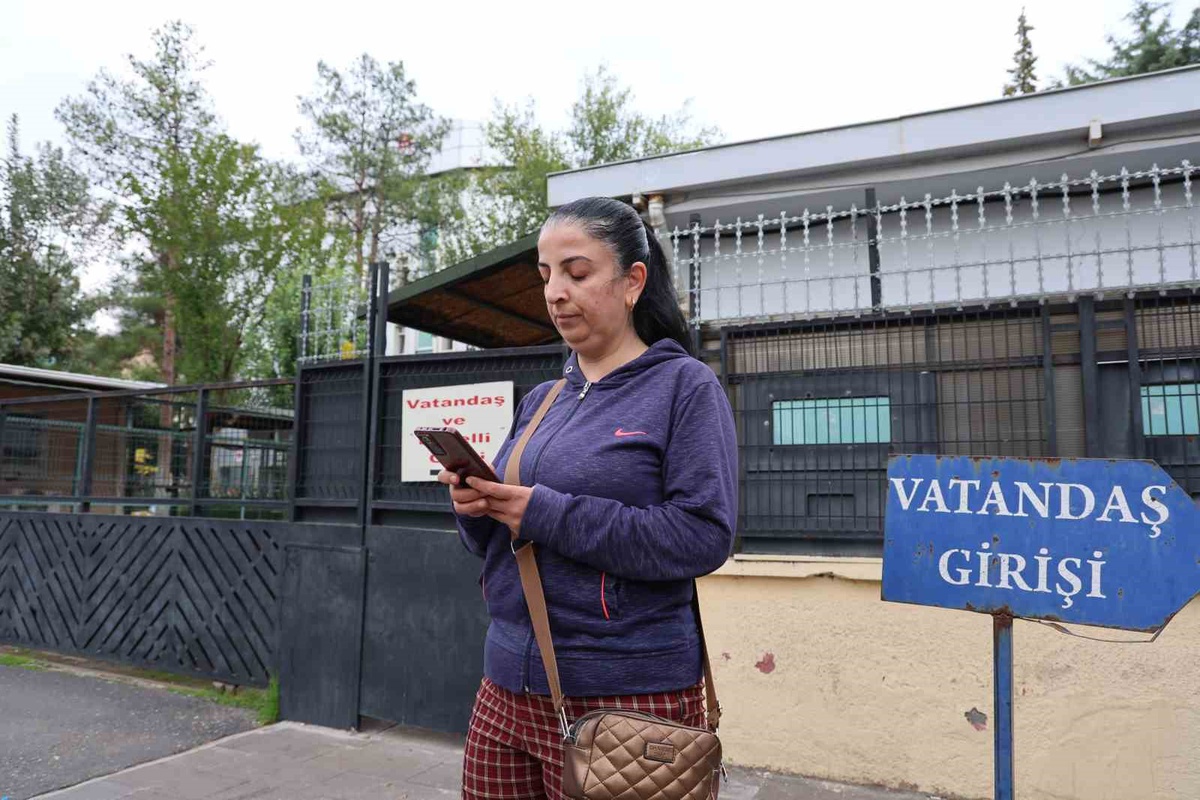 Diyarbakır'da sahte polisler, kızının evde sakladığı 1 kilo 200 gram altını 70 yaşındaki annesine buldurup aldı
