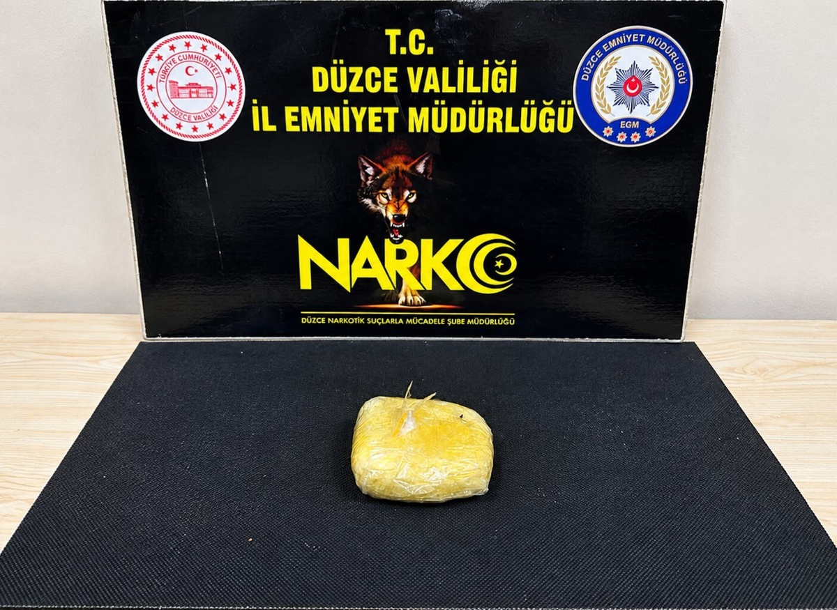 Düzce'de durdurulan yolcu otobüsünde 224 gram kokain bulundu, şoför tutuklandı