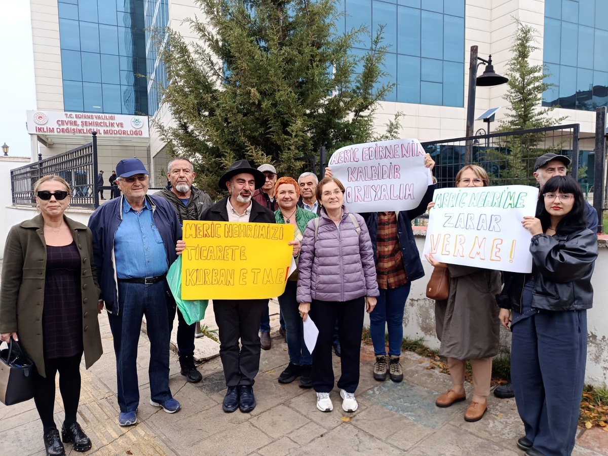 Edirne'de çevreciler Meriç Nehri'ndeki kum ocağının kapasite artışına itiraz etti