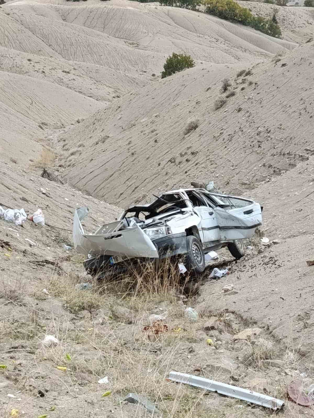 Elazığ'da uçurumdan yuvarlanan otomobilde 1 kişi öldü, 1 kişi yaralandı