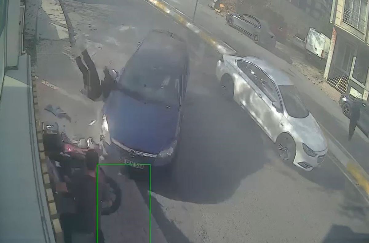 Esenyurt'ta Yıldırım Beyazıt Caddesi'nde aynı hafta 2 kaza yaşandı, 2 kişi ağır yaralandı