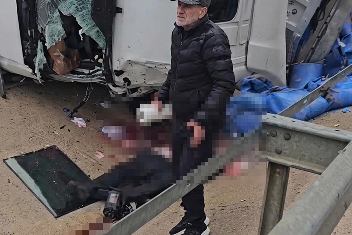 Eskişehir Sivrihisar'da tır yan yattı, 41 yaşındaki sürücünün kolu koptuğu öğrenildi