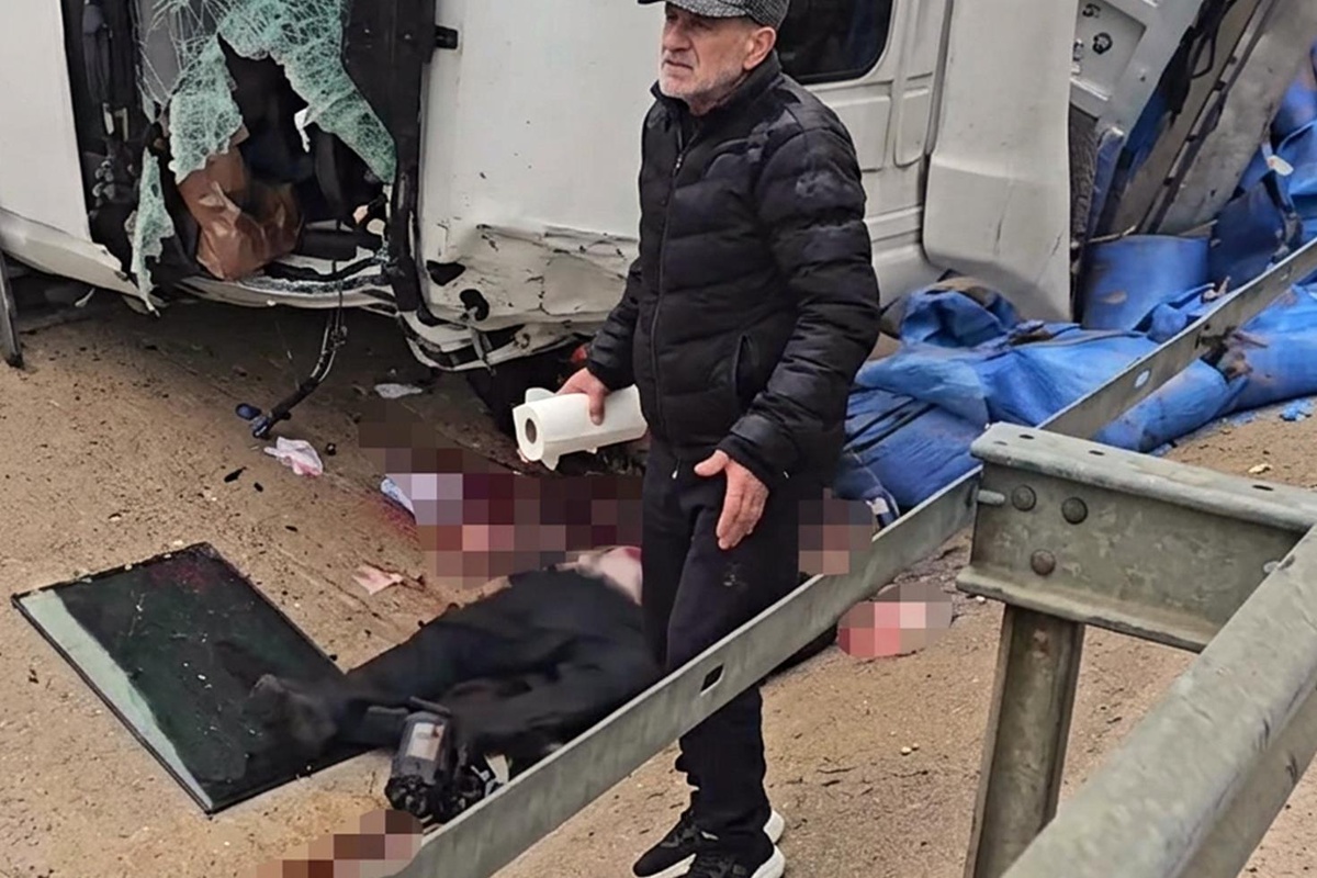 Eskişehir Sivrihisar'da tır yan yattı, 41 yaşındaki sürücünün kolu koptuğu öğrenildi