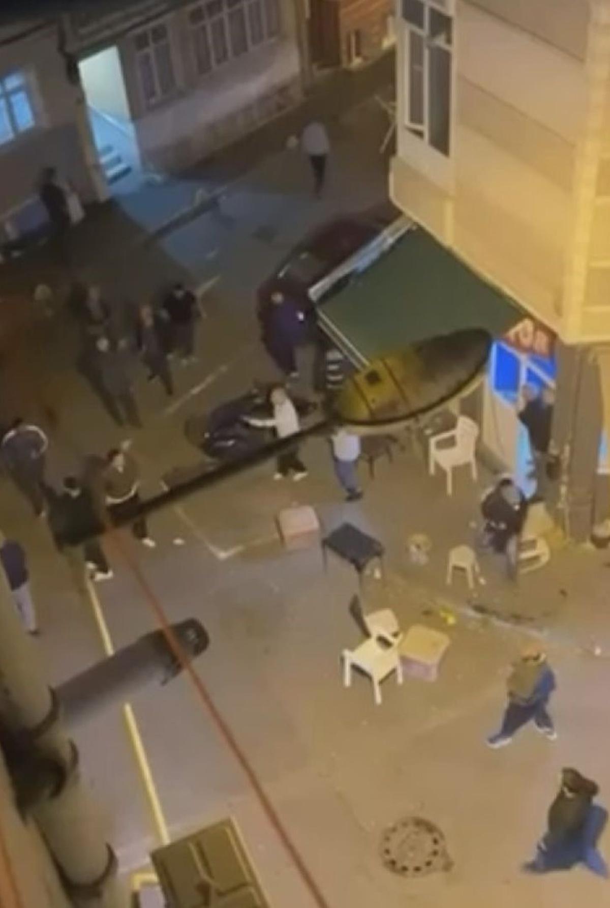 Fatih'te hız iddiasıyla çıkan tartışma silahlı kavgaya dönüştü, 2 kişi tutuklandı