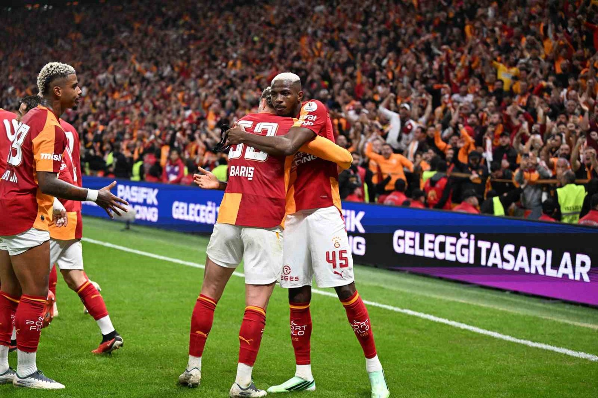 Galatasaray, Fenerbahçe'yi 2-1 yenerek ligde üst üste 3. galibiyetini aldı