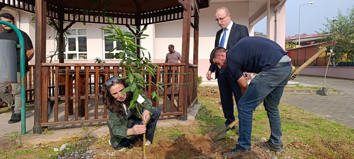 Giresun Üniversitesi Eynesil MYO'da Cumhuriyet'in 103. yılı için fidan dikildi