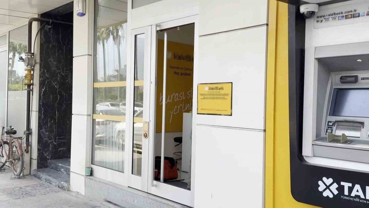 Hatay İskenderun'da bankayı soymaya çalışan hırsız, telefon ve laptop çalıp yakalandı