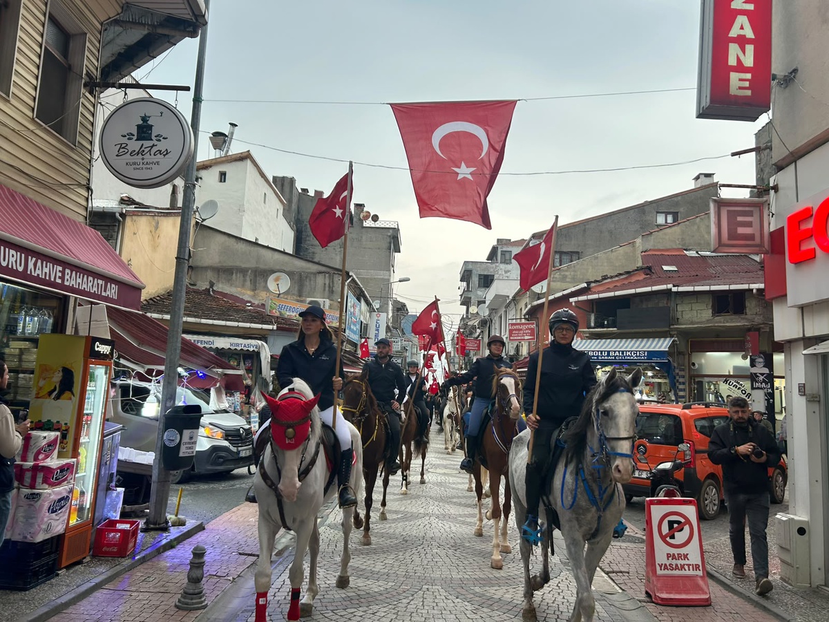 İnebolu'da 50 atlı, 2 gün sürecek 3'üncü İstiklal Yolu Atlı Yürüyüşü için yola çıktı
